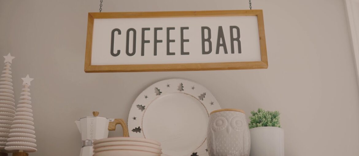 Linen Chest - Holiday Vibes Dining Room / Kitchen Edition