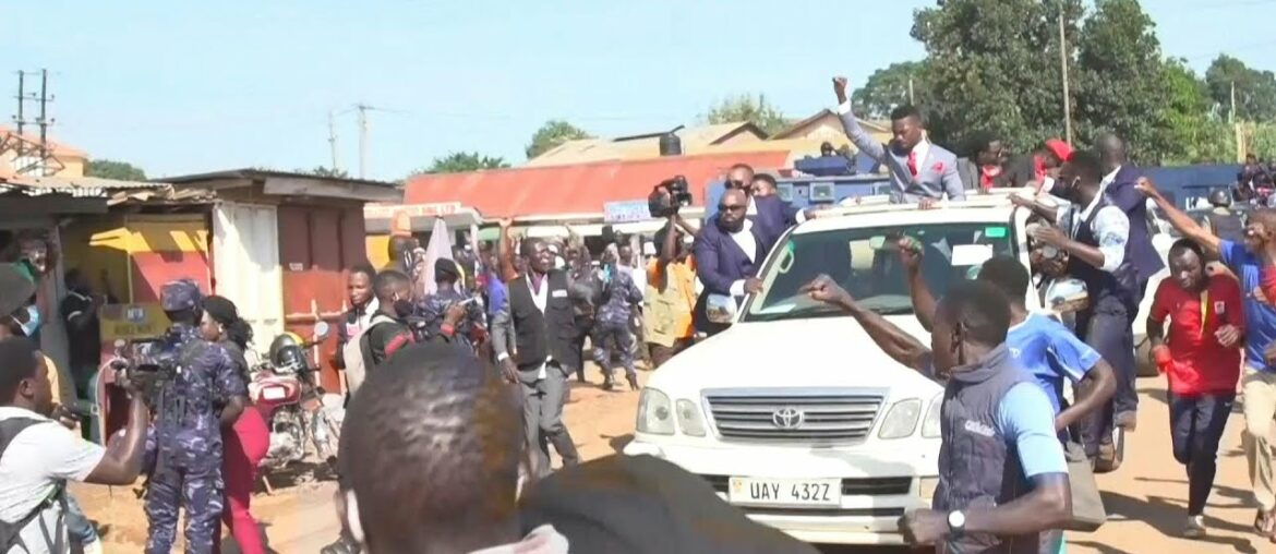 Uganda: pop star-turned-politician Bobi Wine heads to presidential nomination | AFP