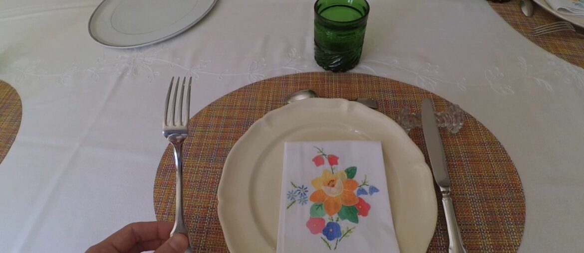 French table manner: table setting
