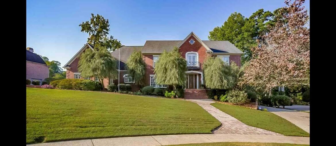 Homes for sale - 2105 Longleaf Trl, Vestavia Hills, AL 35243