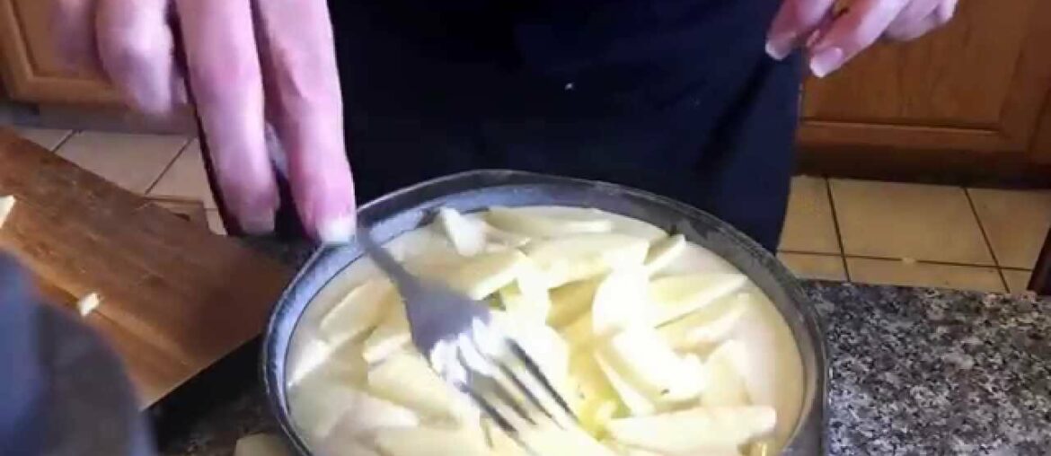 How to make a French yogurt apple cake RECIPE How to make a French yogurt apple cake RECIPE