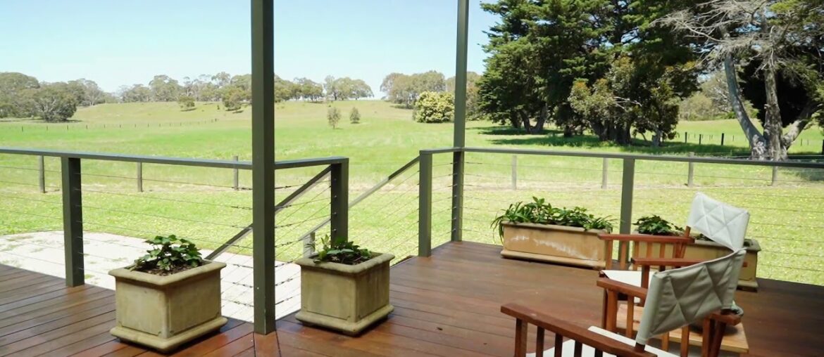 Rare & Idyllic Rural Living With Exceptional Horse Facilities!