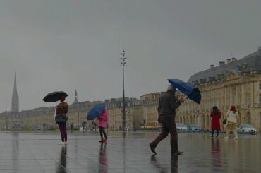 Walk in the rainy fall day lunch break walk / in Bordeaux 4k France / Rain Walk Oct 2020
