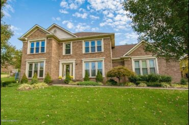 9511 Holiday Dr, Louisville, KY, 40272 Tour - $390,000