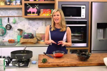 Mussels in Rich Tomato Sauce with Crusty Bread | Everyday Gourmet S5 E62