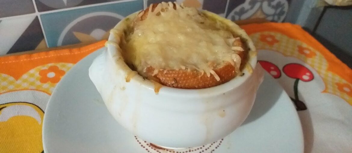 French Onion Soup | Onion Soup Without White Wine | How To Make French Onion Soup (Vegetarian)
