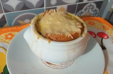 French Onion Soup | Onion Soup Without White Wine | How To Make French Onion Soup (Vegetarian)