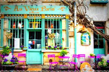Paris Christmas coffee shop ambience with French conversations