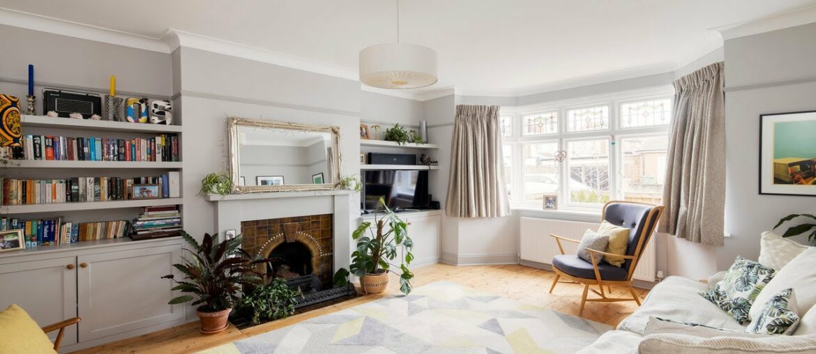 A BEAUTIFULLY PRESENTED LATE EDWARDIAN TERRACED HOUSE BY STREATHAM COMMON A BEAUTIFULLY PRESENTED LATE EDWARDIAN TERRACED HOUSE BY STREATHAM COMMON