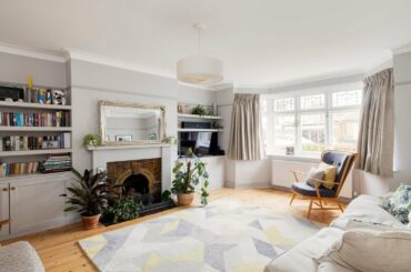 A BEAUTIFULLY PRESENTED LATE EDWARDIAN TERRACED HOUSE BY STREATHAM COMMON