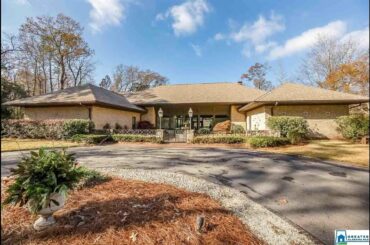 Homes for sale - 4504 Old Brook Way, Vestavia Hills, AL 35243