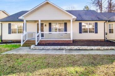 1032 Castle Rock Court, Concord, NC Presented by Amy Rodgers Gramlich.