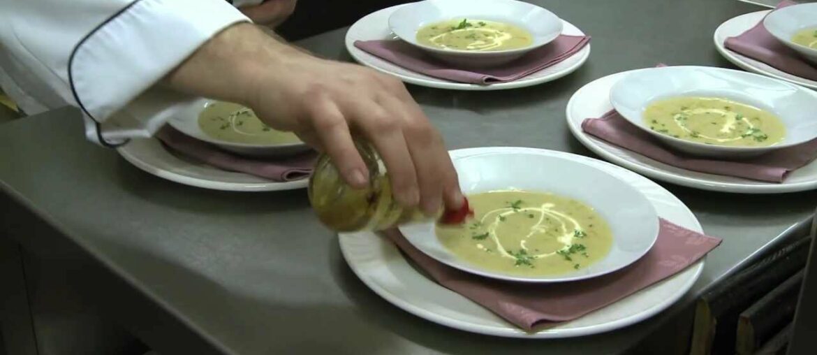 Titanic's First Class Dinner- First Class Dining on RMS Titanic