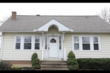 5866 Chestnut Hills Dr, Parma, OH 44129