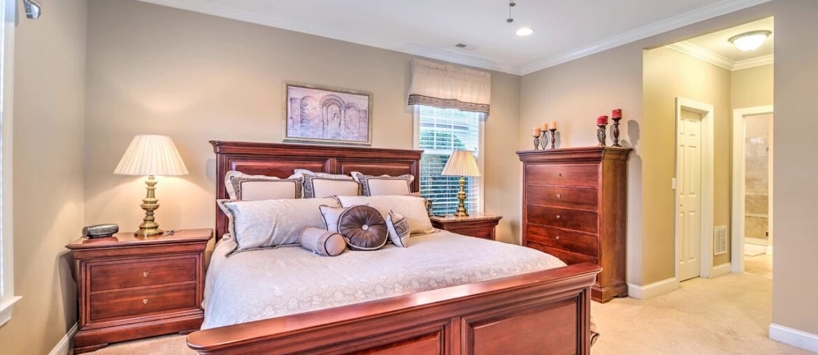 22 Day Star Rd, Manalapan Township, NJ