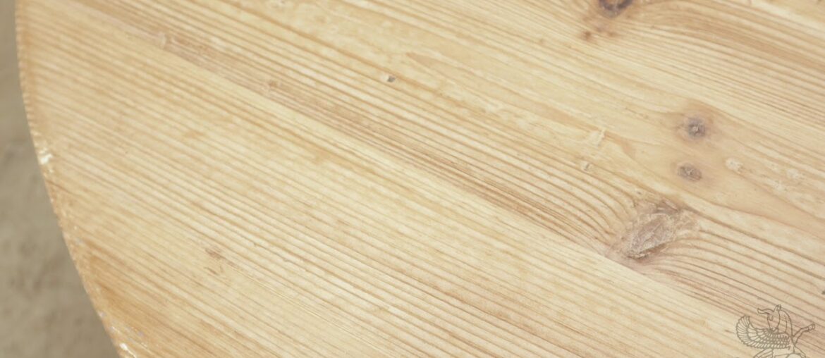 30537 - French Country Round Dining Table