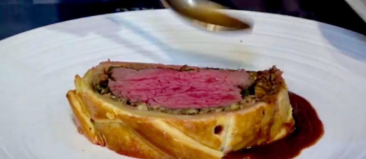 FILLET OF BEEF WELLINGTON, RED WINE SAUCE FILLET OF BEEF WELLINGTON, RED WINE SAUCE