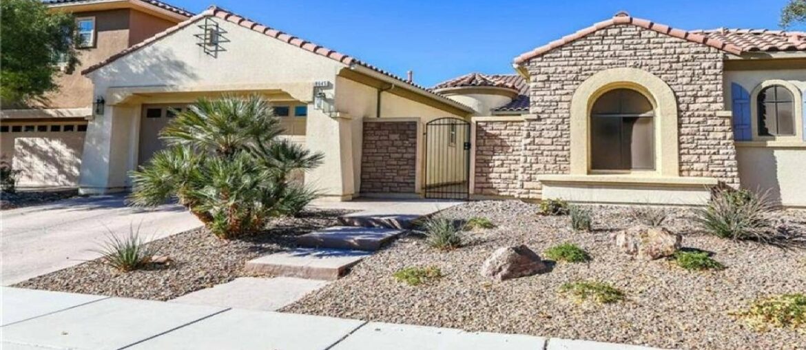 8645 Killians Greens Drive, Las Vegas, NV Presented by Robin Smith.