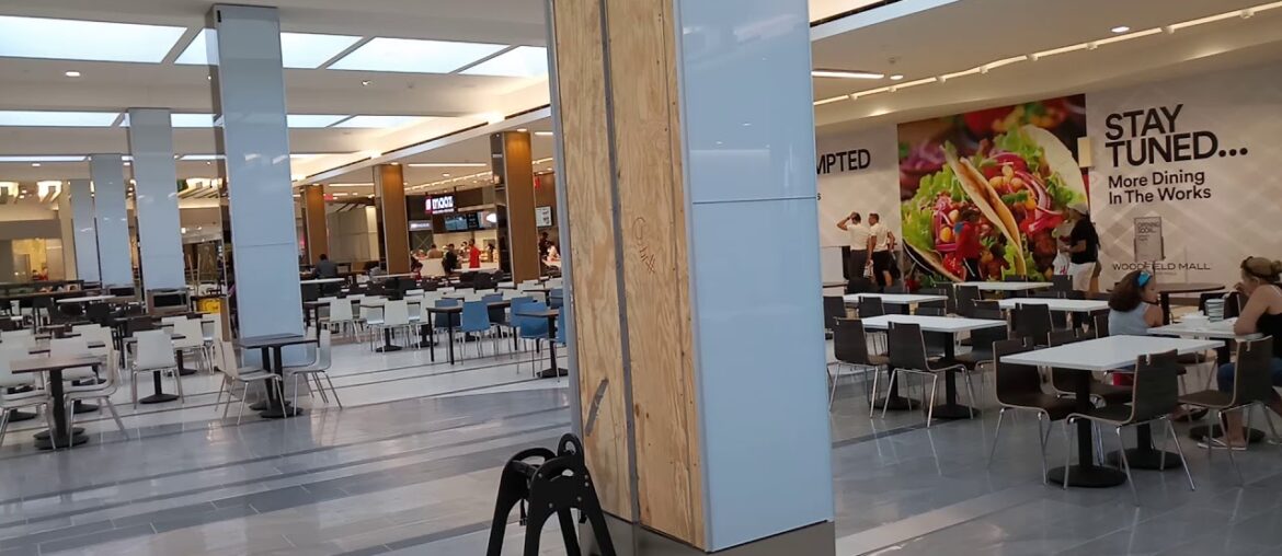 Woodfield Mall Dining Pavilion in Schaumburg Woodfield Mall Dining Pavilion in Schaumburg