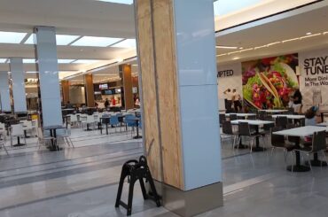 Woodfield Mall Dining Pavilion in Schaumburg