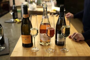 Holiday Even Brighter Virtual Class: Sparkling Wine