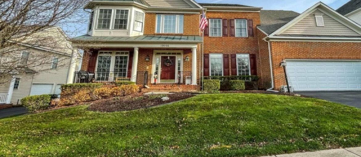 19066 COTON FARM COURT, LEESBURG, VA Presented by Donna and Nick Lutkins.