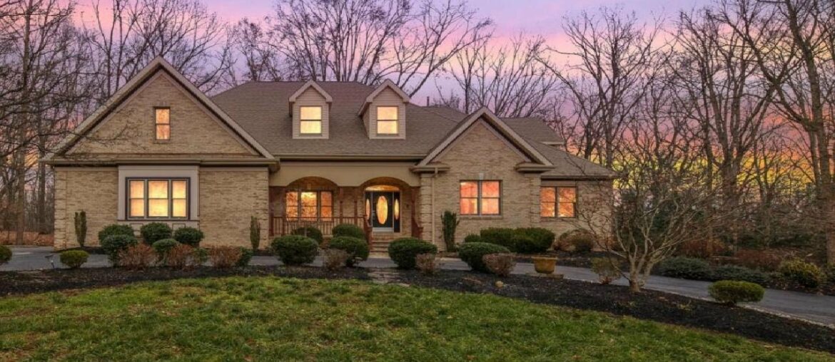 307 FOX RUN COURT, MULLICA HILL, NJ Presented by Nancy Kowalik. 307 FOX RUN COURT, MULLICA HILL, NJ Presented by Nancy Kowalik.