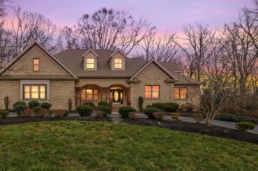 307 FOX RUN COURT, MULLICA HILL, NJ Presented by Nancy Kowalik.