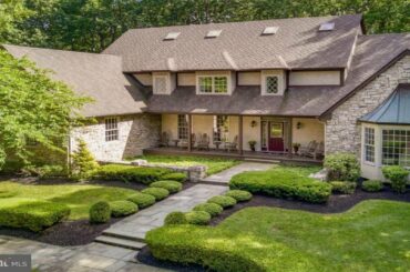 5 SAINT JOHNS LANE, MULLICA HILL, NJ Presented by Nancy Kowalik.