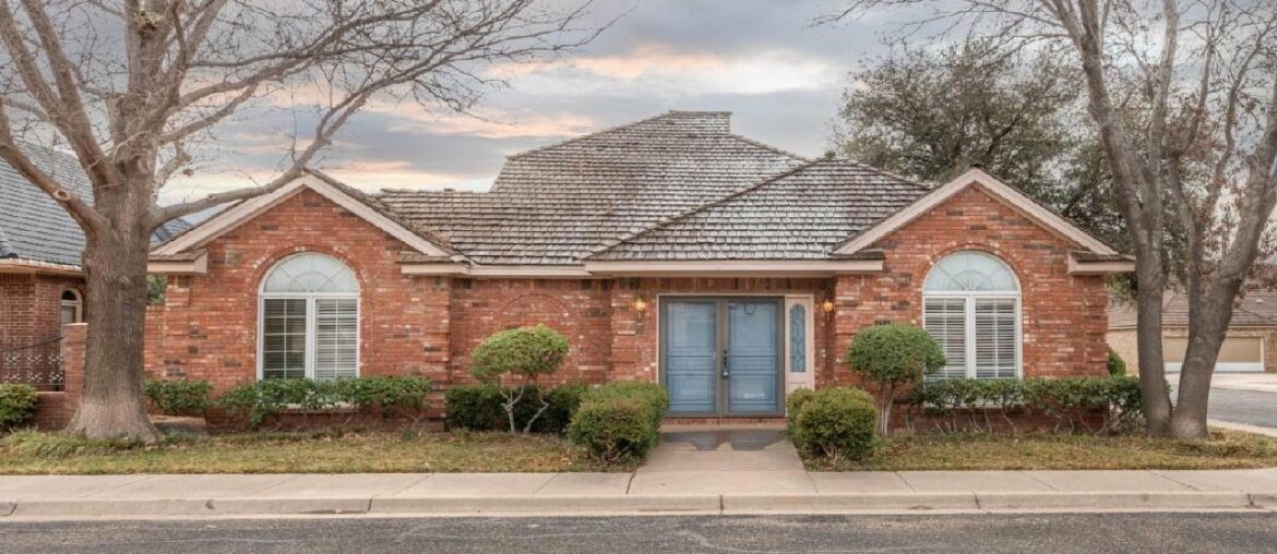 4719 Natchez Trce, Lubbock, TX Presented by Clay Enger Team. 4719 Natchez Trce, Lubbock, TX Presented by Clay Enger Team.