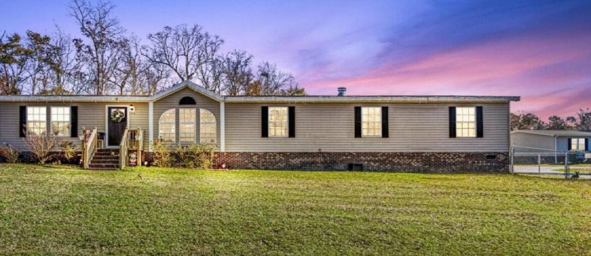 806 Maynard Boulevard, Jacksonville, NC Presented by Dan French. 806 Maynard Boulevard, Jacksonville, NC Presented by Dan French.