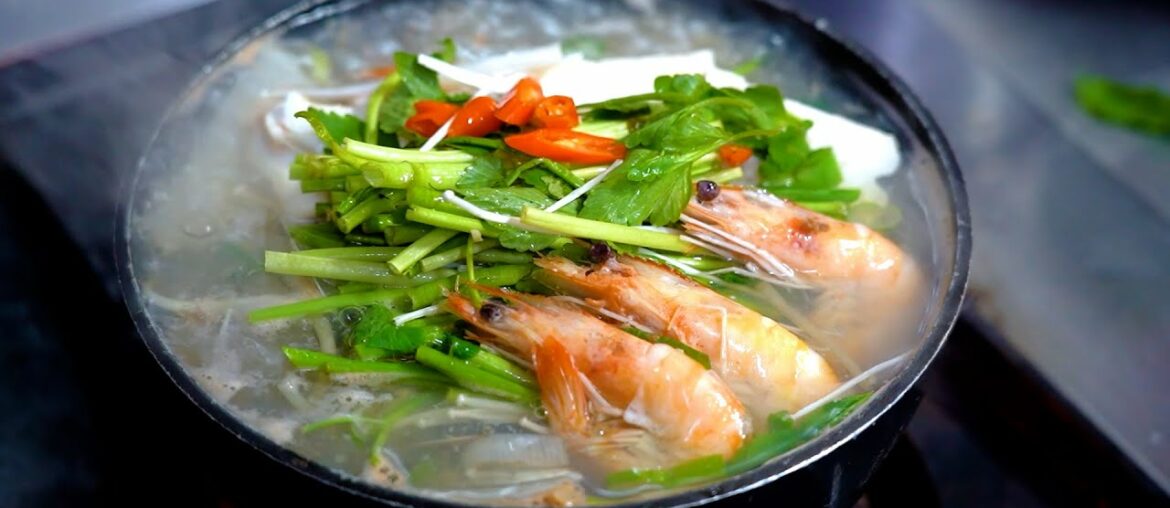 Unbelievable SHRIMP CLAM STEW cooked by this Female Chef in Korea