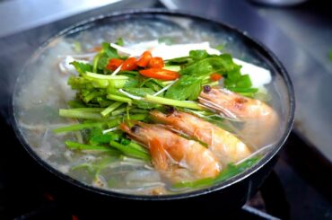 Unbelievable SHRIMP CLAM STEW cooked by this Female Chef in Korea