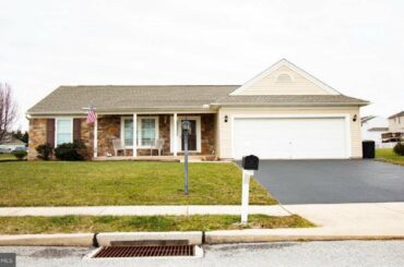 45 THOMAS DRIVE, YORK, PA Presented by Emillie Albrecht.