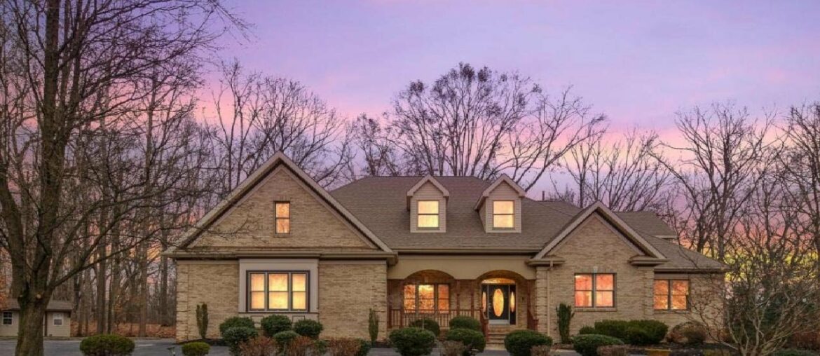 307 FOX RUN COURT, MULLICA HILL, NJ Presented by Nancy Kowalik.