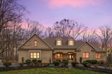 307 FOX RUN COURT, MULLICA HILL, NJ Presented by Nancy Kowalik.