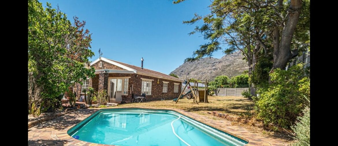 Family Home with Pool and Double Garage! R2,850,000 Kirstenhof Family Home with Pool and Double Garage! R2,850,000 Kirstenhof