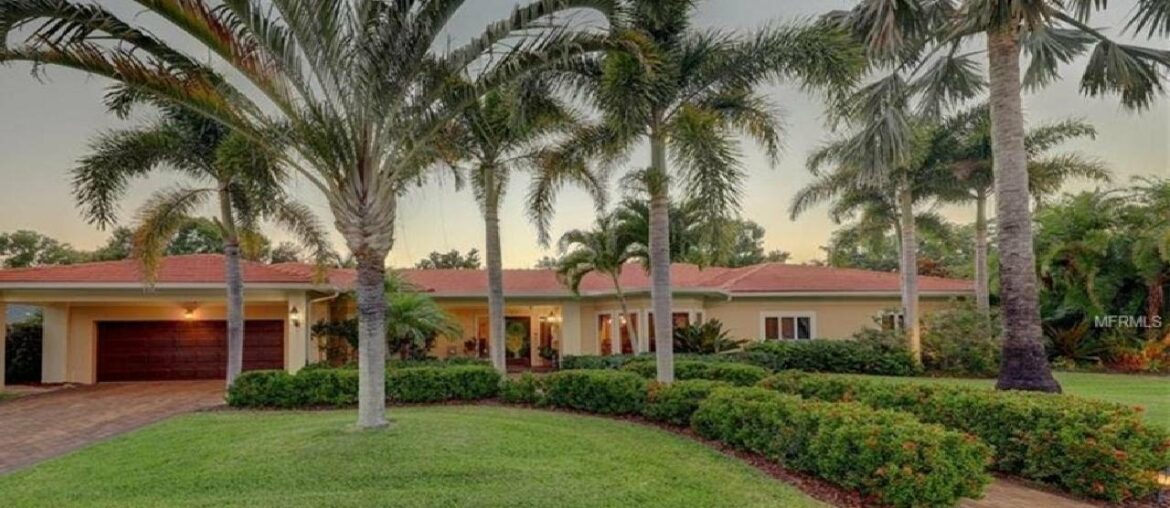 204 PALMETTO ROAD, BELLEAIR, FL Presented by Don Chilton. 204 PALMETTO ROAD, BELLEAIR, FL Presented by Don Chilton.