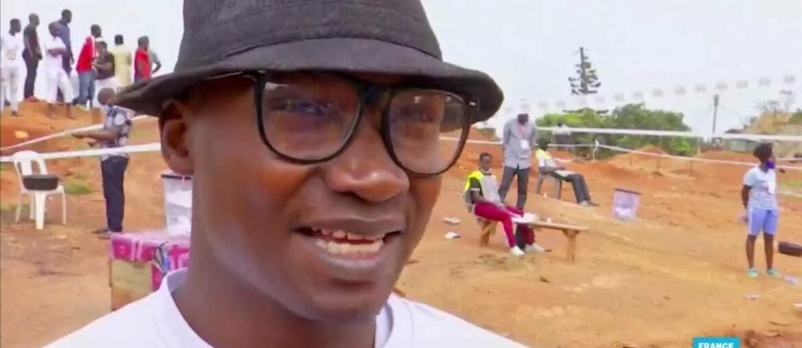 Uganda general election: Voters choose between long-time leader and popstar politician Uganda general election: Voters choose between long-time leader and popstar politician