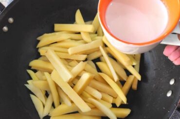 Homemade Crispy Fries Recipe | How To Make Crispy French Fries Recipe | Khana Aur Sajana With Attiqa