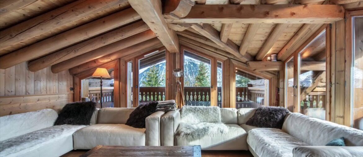 Traditional Chalet For Sale in Courchevel France Traditional Chalet For Sale in Courchevel France
