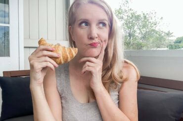 I went to a fancy restaurant by myself - that's not weird, right? [VLOG 1]