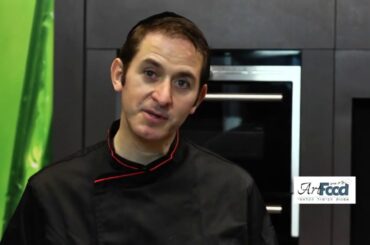 International chef Shay ohana teaching a fish masterclass - learn Food & Beverage