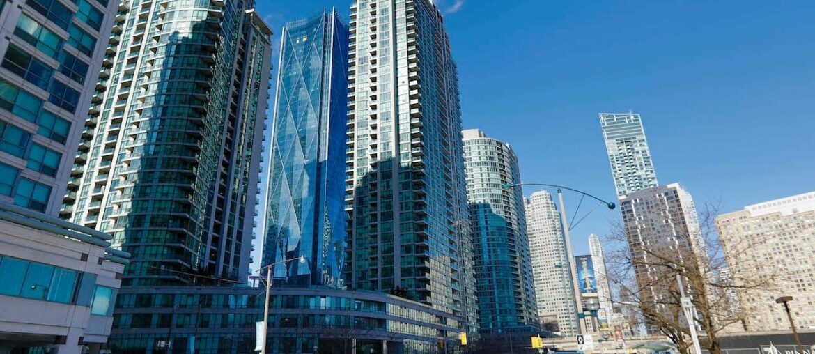 16 Yonge St, Unit 417, Toronto – Open House Video Tour 16 Yonge St, Unit 417, Toronto - Open House Video Tour