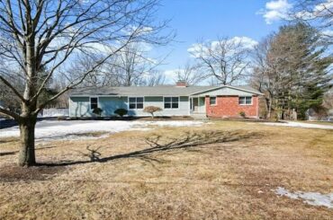 Property for sale - 237 Teller Road, Trumbull, CT 06611