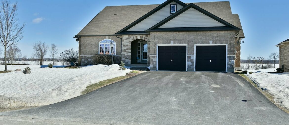 195 Southcrest Drive, Seagrave (Kawartha Lakes) Voice-over re-edit - Open House Video Tour