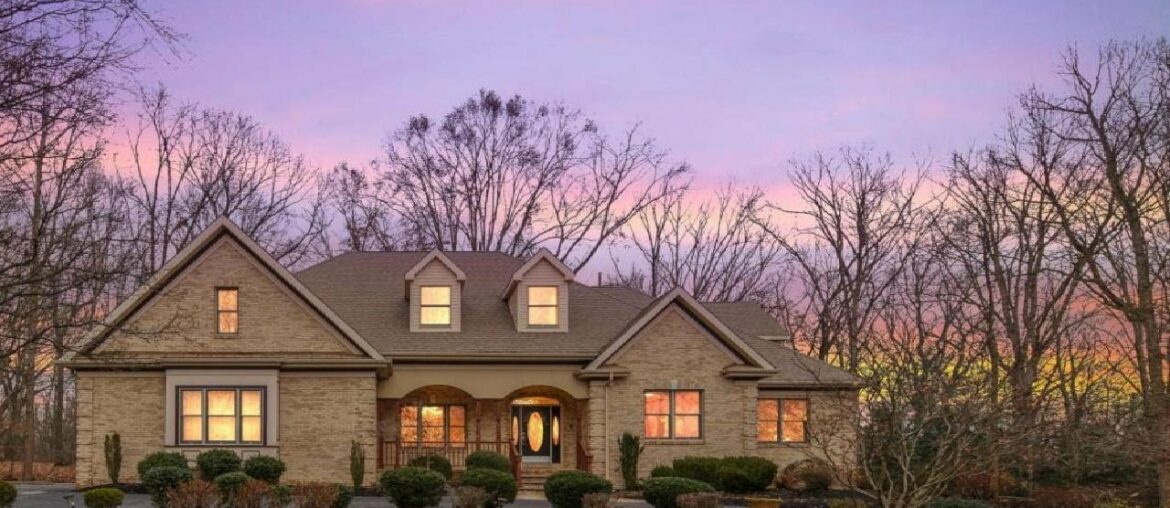 307 FOX RUN COURT, MULLICA HILL, NJ Presented by Nancy Kowalik. 307 FOX RUN COURT, MULLICA HILL, NJ Presented by Nancy Kowalik.