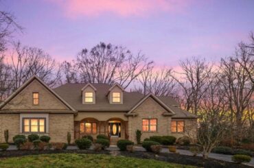 307 FOX RUN COURT, MULLICA HILL, NJ Presented by Nancy Kowalik.