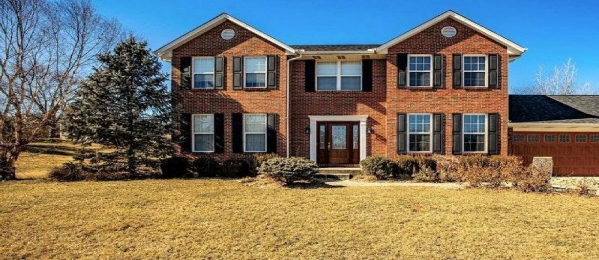 6418 Lyonhil Drive, West Chester, OH Presented by Mike Vazquez. 6418 Lyonhil Drive, West Chester, OH Presented by Mike Vazquez.