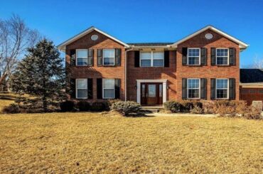 6418 Lyonhil Drive, West Chester, OH Presented by Mike Vazquez.